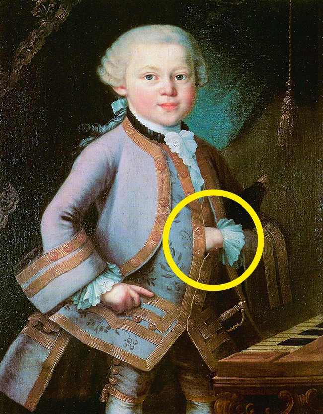 Có những bằng chứng rõ ràng cho thấy Wolfgang Amadeus Mozart là một thành viên của Hội Tam Điểm (Mason) - một tổ chức hội kín lâu đời. Thậm chí trong bức chân dung khi còn nhỏ của ông do họa sĩ Pietro Antonio Lorenzoni vẽ, chúng ta có thể thấy biểu tượng của hội kín này khi một cánh tay được giấu đi thể hiện thứ bậc trong hội kín bí mật này.