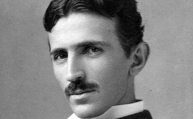 4.Agatha Christie: Agatha Christie bà một nhà văn trinh thám nổi tiếng, bà thường có thói quen viết bất kỳ nơi đâu từ nhà bếp, phòng ngủ, nhà vệ sinh ... nếu những nơi đó đem lại nguồn cảm hứng sáng tạo.