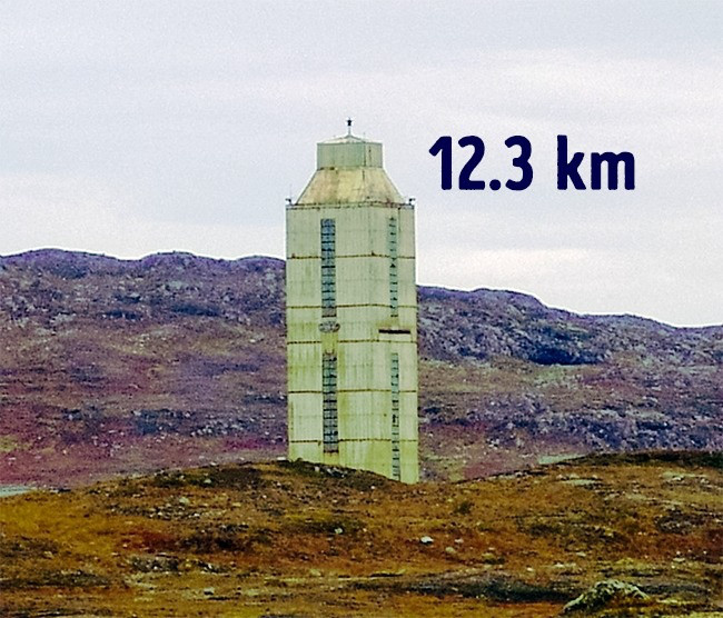 Có một điều thú vị là mặc dù con người đã đủ khả năng phóng tàu vụ trụ ra ngoài không gian nhưng lớp mantle ngay bên dưới lớp vỏ Trái Đất, chúng ta lại chưa tiếp cận được. Chiều sâu của lớp mantle là từ 30 - 2.900 km trong khi nơi sâu nhất mà con người đào được tới nay là lỗ khoan trong lòng đất Kola ở Nga với chiều sâu là 12,3 km.