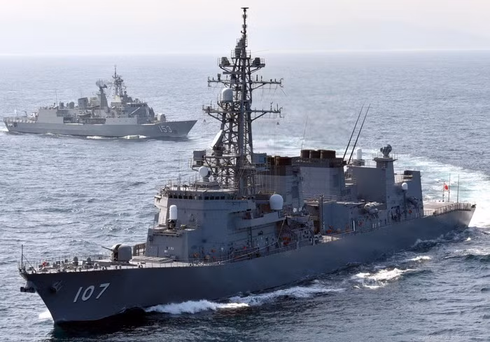 Chiếc tàu này có lượng giãn nước đầy đạt 5.100 tấn, là tàu khu trục hạng trung.