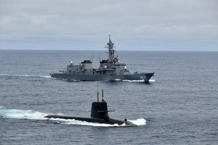 Tàu khu trục Ikazuchi có năng lực săn ngầm rất mạnh, có thiết bị định vị thủy âm (sonar) hoàn chỉnh, đồng bộ như sonar thân tàu và sonar dây kéo, năng lực săn ngầm và thu thập tin tức tình báo rất mạnh.