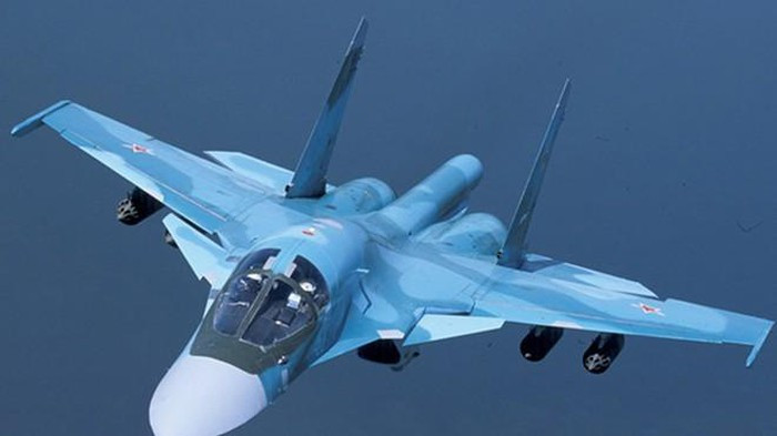 Tờ báo viết, máy bay ném bom tiền tuyến Su-34 trước đây được sử dụng độc quyền như một phi cơ với chức năng tấn công để tiêu diệt các mục tiêu trên mặt đất và trên biển, cũng như che chắn cho các máy bay ném bom khác bằng tác chiến điện tử.