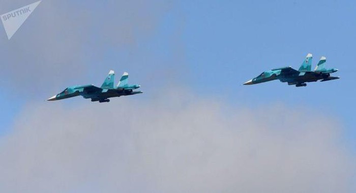 "Mặc dù trên thực tế Su-34 là máy bay ném bom tiền tuyến với tầm bay tăng lên, nó có các tính năng của một máy bay chiến đấu. Không có gì đặc biệt khó khăn khi thực hiện đặc điểm này".