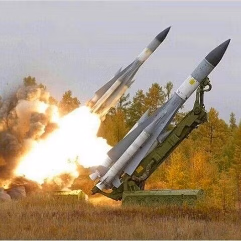 Nếu thực sự Sirte là địa điểm được Quân đội Quốc gia Libya chọn để triển khai S-200 thì hiện thành phố biển này đang được đặt dưới sự bảo vệ của chiếc ô phòng thủ đa tầng, trong đó có Pantsir-S1, Buk. Chính vì vậy, thực hiện một cuộc tấn công đường không vào thành phố biển này là thách thức lớn với Thổ Nhĩ Kỳ và với bất kỳ lực lượng này.