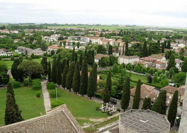 Theo kết quả kiểm tra niên đại và phong cách kiến trúc, các chuyên gia tại ÖAW xác định nhà thờ cổ xưa này được xây dựng dưới thời kỳ Byzantine.