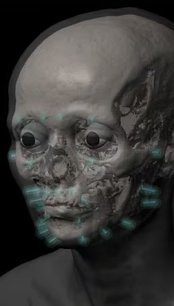 Chữ tượng hình khắc trên quan tài của người phụ nữ cho thấy bà có tên là "Ta-Kr-Hb" hoặc "Takerheb". Các chuyên gia suy đoán bà có thể là một công chúa hoặc nữ tu sĩ. Bà qua đời khi khoảng 30 tuổi. Trước khi mất, bà bị sâu răng nặng.