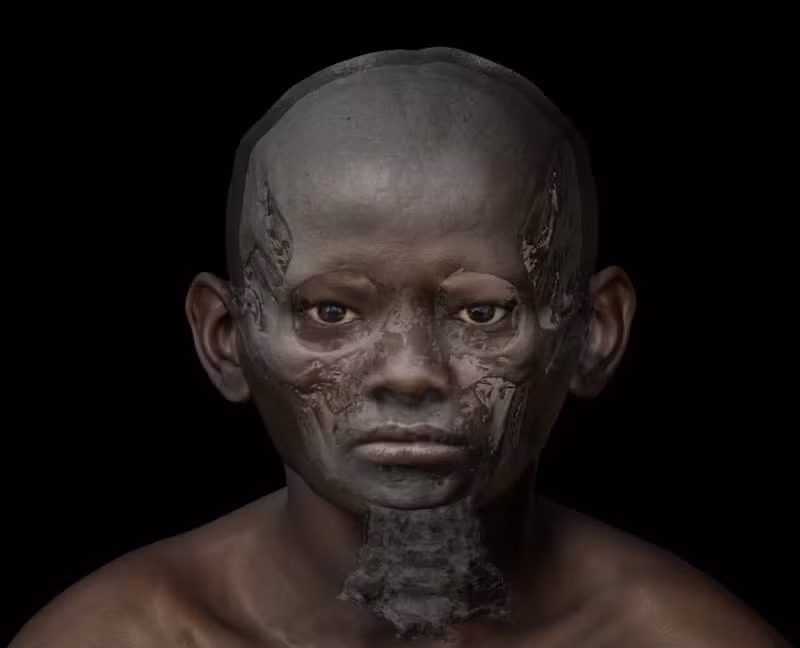 Gương mặt phục dựng, Tiến sĩ Chris Rynn và các cộng sự nhận định người phụ nữ cho thấy bà có thể là người Kushite với làn da đen. Bà đến từ Vương quốc Kush - quốc gia láng giềng của Ai Cập cổ đại ở Sudan ngày nay.