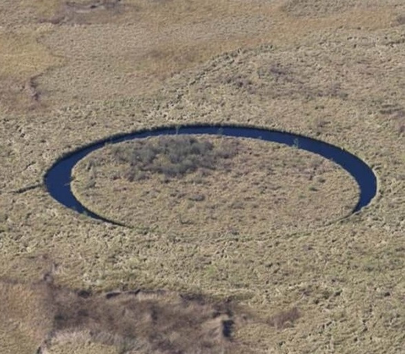 Hiện tượng tương tự được ghi nhận ở sông Presumpscot gần Westbrook, Maine. Tại đó, một đĩa băng lớn hình thành vài lần từ năm 2019 thông qua dòng hải lưu xoay tròn dưới mặt nước. Ảnh: mybestplace.