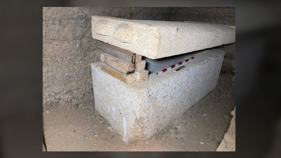 Nhà khảo cổ Zahi Hawass, cựu Bộ trưởng Bộ Cổ vật Ai Cập, cho hay xác ướp được cho là thuộc về một người đàn ông có tên Hekashepes. Ảnh: Egyptian Ministry of Tourism &amp; Antiquities.