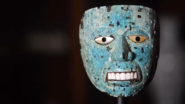 Chiếc mặt nạ quý hiếm Xiuhtecuhtli được người Aztec tạo ra vào khoảng năm 1400 - 1521. Bảo vật quý hiếm này hiện được trưng bày tại Bảo tàng Anh ở thủ đô London. Ảnh: PA Images/Alamy Stock Photo/Ian West.