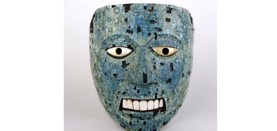 Trong ngôn ngữ Nahuatl, Xiuhtecuhtli có nghĩa là "chúa tể ngọc lam". Đây cũng là tên của thần lửa của người Aztec. Người Aztec giữ một "ngọn lửa thánh" cháy liên tục trong Đền Lửa ở Tenochtitlan. Tất cả các đèn lửa khác ở trong ngôn ngữ Nahuatl đều lấy lửa từ "ngọn lửa thánh" này. Ảnh: British Museum.