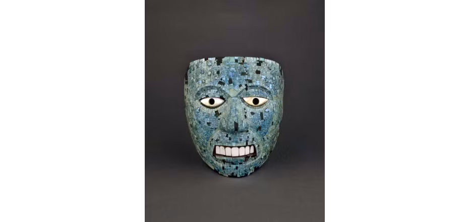 Cứ 52 năm một lần, các thầy tế người Aztec lại để lửa tắt. Thầy tế cao cấp nhất sẽ đeo chiếc mặt nạ màu ngọc lam tượng trưng cho thần Xiuhtecuhtli rồi sau đó sẽ thực hiện Xiuhtlalpilli, hay còn gọi "nghi lễ lửa mới". Ảnh: British Museum.