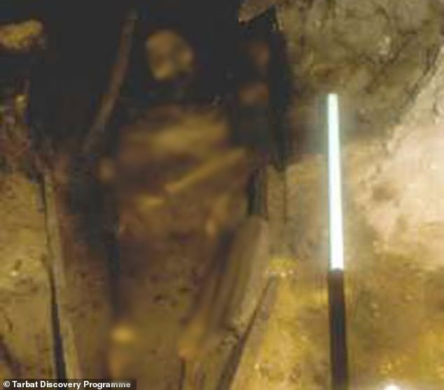 "Kẻ tấn công có thể đứng đối mặt với nạn nhân và tung đòn chí mạng nhằm vào nửa bên phải mặt bằng một thanh kiếm lớn và sắc bén như đao có thể cắt xuyên qua xương mặt", Shirley Curtis-Summers, chuyên gia về xương ở Đại học Bradford, Anh, suy đoán. Ảnh: Tarbat Discovery Programme.