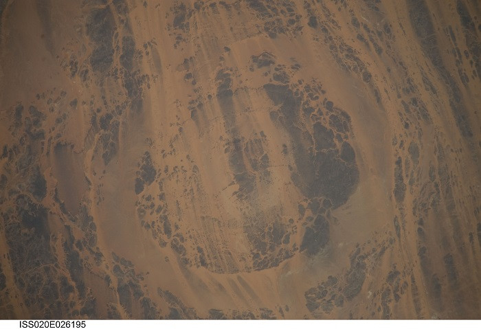 Cồn cát Barchan từ lâu đã được biết đến là di chuyển qua sa mạc Sahara. Tuy nhiên, các nhà khoa học mới chỉ bắt đầu tìm hiểu chính xác chúng có thể di chuyển bao xa bằng cách theo dõi chuyển động của chúng thông qua hình ảnh vệ tinh.