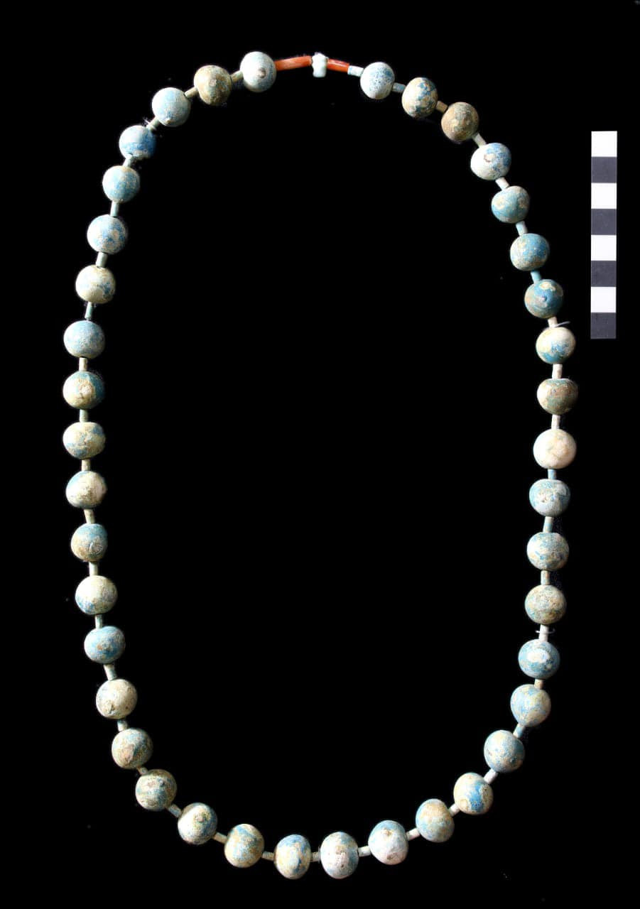 Ngôi mộ của phụ nữ có nhiều đồ tùy táng hơn nam giới. Dù vậy, những hiện vật được tìm thấy đều cho thấy chủ nhân các mộ cổ đều thuộc tầng lớp giàu có trong xã hội Ai Cập thời cổ đại.