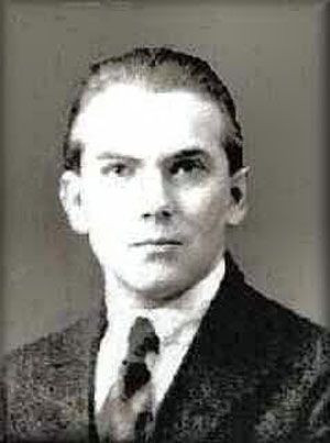 Nhờ sự dạy dỗ của người thầy Fulcanelli, Canseliet đã thành công chuyển hóa 100g chì thành vàng. Nhà giả kim này đã sử dụng một lượng nhỏ “Bột Phóng” - một loại bột đặc biệt mà Fulcanelli đưa cho.