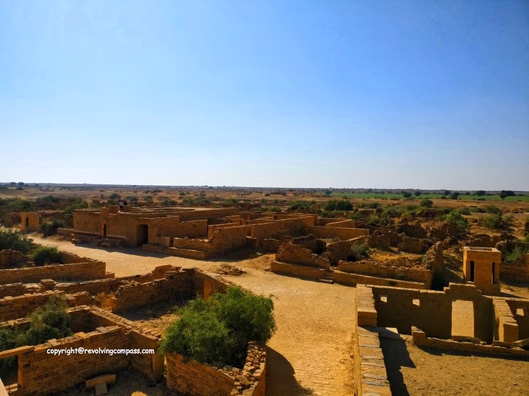 Do đó, Salim đã đe dọa sẽ giết chết bất kỳ ai phản đối đám cưới của mình với người tình định mệnh.