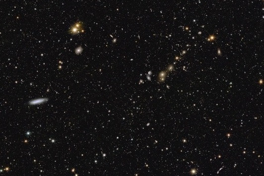 “Bức ảnh tuyệt đẹp này là phần đầu tiên của một bản đồ mà trong 6 năm nữa sẽ tiết lộ hơn 1/3 bầu trời bán cầu nam. Đây chỉ là 1% của bản đồ nhưng nó chứa đầy đủ các nguồn thông tin khác nhau sẽ giúp giới chuyên gia khám phá ra những cách mới để mô tả vũ trụ", nhà khoa học Valeria Pettorino, thuộc dự án Euclid tại ESA, chia sẻ.