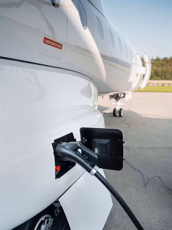 Trong chuyến bay thử nghiệm, X1 sẽ cất cánh từ sân bay quốc tế Plattsburgh tại New York. Heart Aerospace cho biết địa điểm này là một lựa chọn lý tưởng bởi mật độ không lưu thấp cũng như hỗ trợ đối với phát triển và thử nghiệm công nghệ giao thông. Heart Aerospace không nêu rõ X1 có sở hữu tầm hoạt động 200 km không thải khí giống như ES-30 hay không. Ảnh: Patrik Olsson / Heart Aerospace.