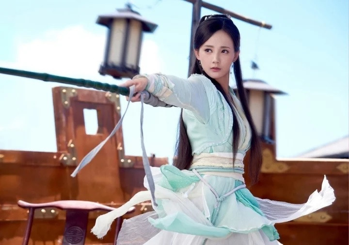 Một mỹ nhân có võ công mạnh trong thế giới võ hiệp của nhà văn Kim Dung và được nhiều người biết đến là Hoàng Dung. Là con gái của Đông Tà Hoàng Dược Sư, Hoàng Dung thông minh, xinh đẹp, tính tình cổ quái và học được nhiều tuyệt kỹ võ công.