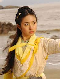 Sở hữu nội công Cửu âm chân kinh, Hoàng Dung còn là bang chủ đời thứ 19 của Cái Bang và nữ đồ đệ duy nhất của Bắc Cái Hồng Thất Công. Theo đó, nàng trở thành một đại cao thủ trên giang hồ. Ảnh trong bài mang tính minh họa.