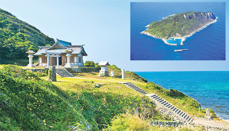 Lúc trở về đất liền, các du khách cũng không được kể cho người khác về những điều đã nghe, nhìn thấy lúc ở trên đảo Okinoshima. Ảnh: Archives1.dailynews.lk.