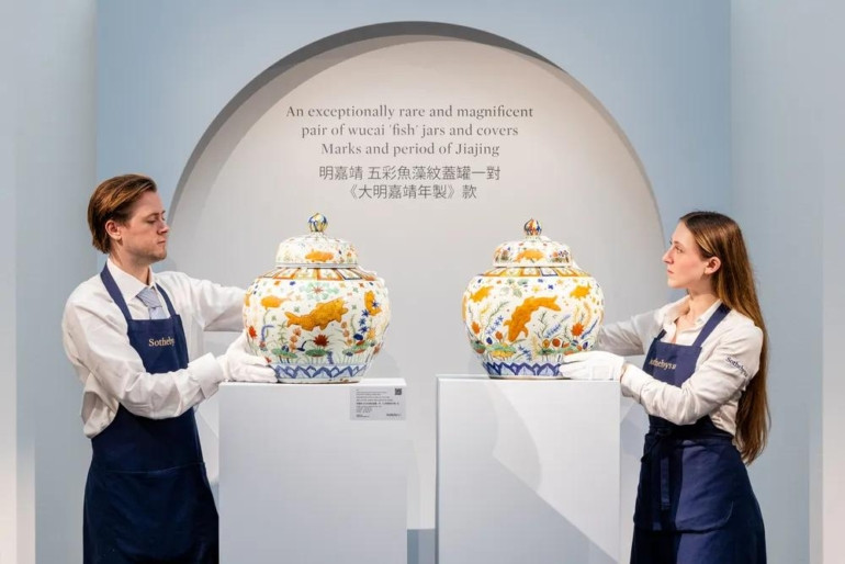 Người chủ đã mang 2 chiếc bình cổ đến nơi an toàn trước khi nhà của họ ở Wiesbaden bị phá hủy trong Chiến tranh thế giới thứ 2. Ảnh: Tristan Fewings/Getty Images.