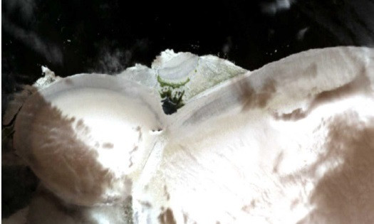 Alexey Kucheiko, nhà nghiên cứu tại Viện Hàng không Moscow, cho hay nguyên nhân khiến đảo Mesyatsev biến mất có thể là nhiệt độ tăng xuất phát từ tình trạng biến đổi khí hậu. Ông cho hay hòn đảo đã tan chảy hoàn toàn. Ảnh: Rgo.ru.