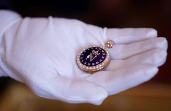 Đồng hồ của Hoàng đế Napoleon được bán đấu giá. Ảnh: Nhà đấu giá Osenat.