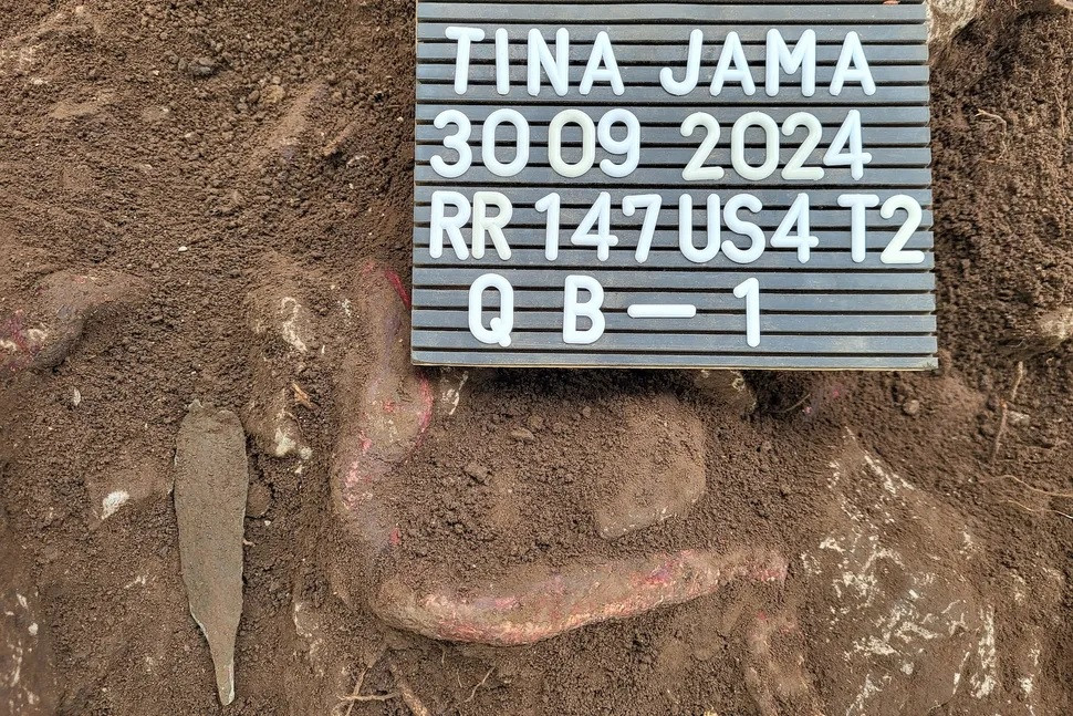 Việc chôn cất trong hang động hoặc hầm đá khá phổ biến ở khu vực này từ 4.500 - 4.000 năm trước, trong thời kỳ từ năm 2750 trước Công nguyên đến năm 950 trước Công nguyên.