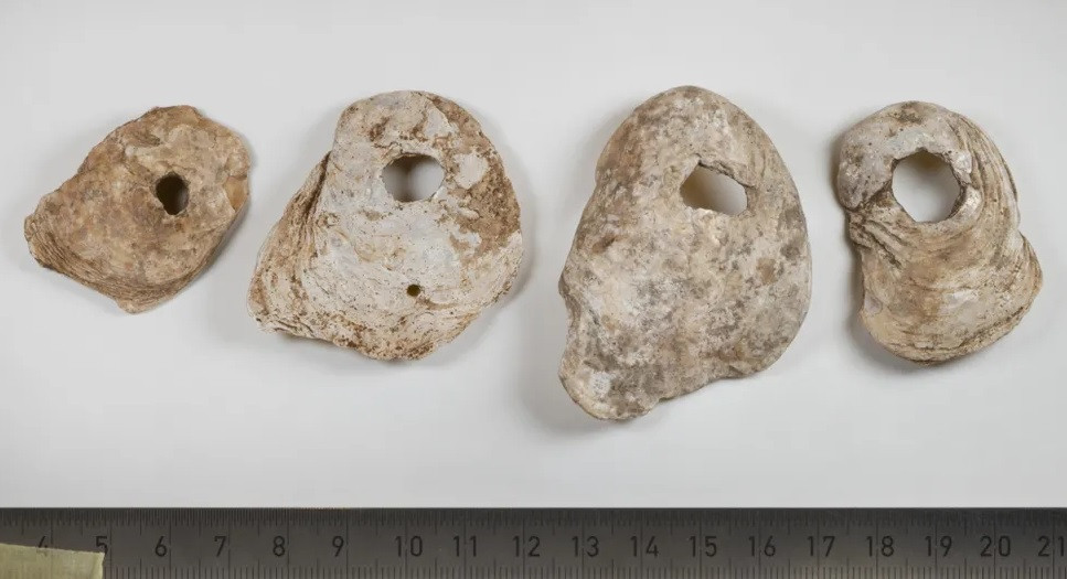 Nhóm chuyên gia cho rằng, những phát hiện trên cho thấy hang động này có thể từng được sử dụng để chôn cất người chết.