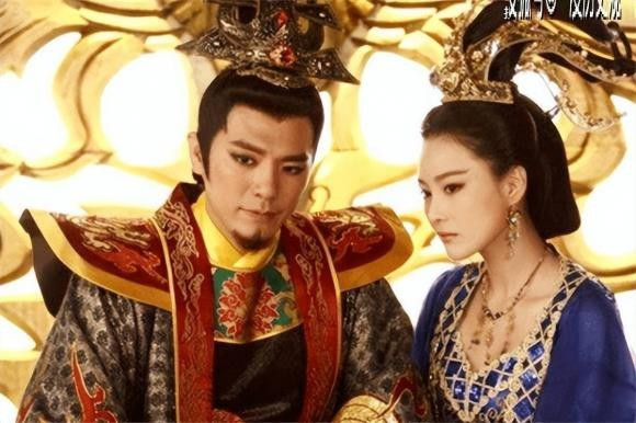 Trụ Vương cùng Đát Kỷ ngày đêm ăn chơi hưởng lạc. Thậm chí, ông hoàng nhà Thương sẵn sàng làm nhiều điều, thậm chí tàn ác để có thể khiến sủng phi vui vẻ. Ảnh minh họa: Internet.