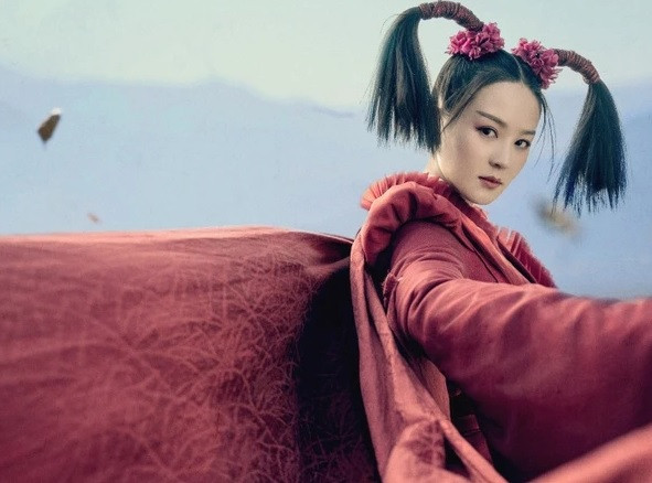 Trong thời gian đó, cơ thể của người luyện Bát hoang lục hợp duy ngã độc tôn công sẽ tạm thời mất hết võ công và mỗi ngày đều phải uống máu của động vật để điều hòa kinh mạch.