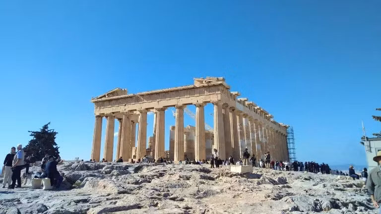 Thành phố cổ Athens là cái nôi của nhiều nền văn hóa có ảnh hưởng lớn đến lịch sử nhân loại, bao gồm nền văn minh Hy Lạp cổ đại. Người Hy Lạp cổ đại đã có nhiều thành tựu để đời trong lĩnh vực văn hóa, nghệ thuật, kiến trúc... Ảnh: James Rampton.