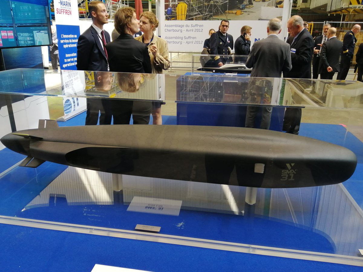 LIB từng bị cho là có nhược điểm lớn khi cần phải nổi lên bề mặt để sạc lại. Nhưng trong tương lai gần, thời gian hoạt động tự hành của chúng sẽ là 40 ngày với tốc độ 8 hải lý/giờ, hành trình tối đa khi sử dụng LIB là trên 20 hải lý/giờ, vượt xa hiệu suất của các tàu ngầm thế hệ cũ.