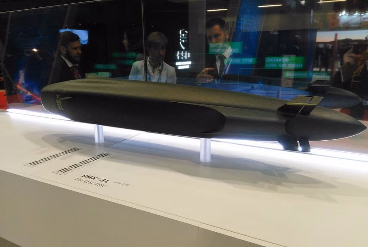 Hệ thống động lực sẽ dẫn động hai chân vịt bên được sắp xếp hợp lý, sẽ thay thế chân vịt phía sau dạng truyền thống, nhà chế tạo còn để ngỏ khả năng dùng động cơ đẩy phản lực nước mang lại độ yên tĩnh vượt trội.