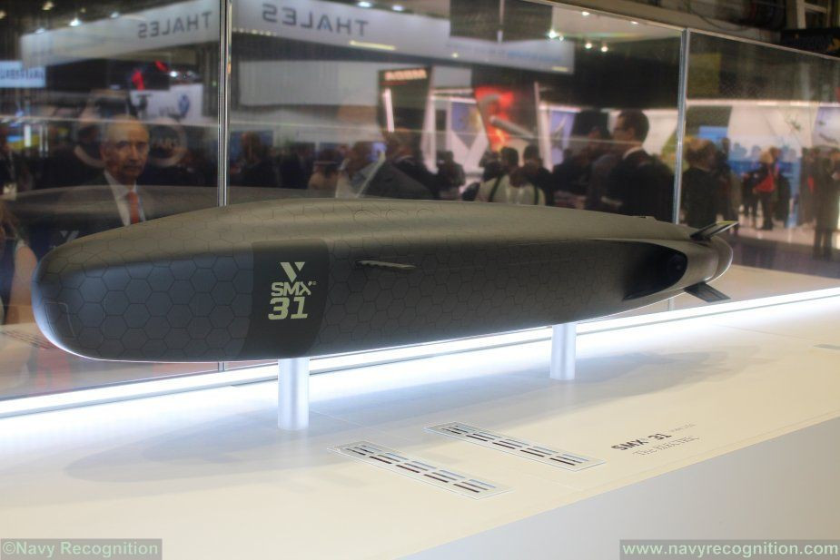 Theo truyền thống, tàu ngầm bao gồm một số "khối trụ" nằm ngang được kết nối với nhau bằng các chốt khí, được cho là có khả năng chống lại áp suất lớn nhất ở độ sâu, tuy vậy trên SMX31E, nhà phát triển đã đi ngược lại thông lệ này.