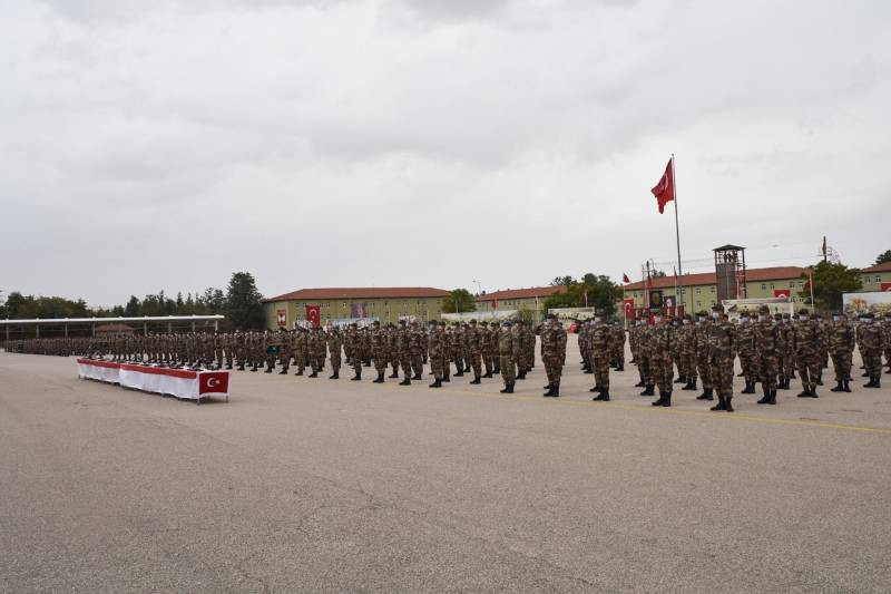 Quân đội Thổ Nhĩ Kỳ sẽ hiện diện với số lượng hạn chế trong khu vực để giám sát việc rút quân Armenia khỏi các vùng lãnh thổ được quy định trong thỏa thuận này, đây là một đòi hỏi mang tính nguyên tắc đối với Baku.