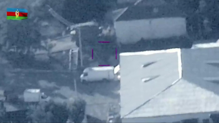 Giới chuyên gia nhận xét Tor-M2KM được gọi là "sát thủ của máy bay không người lái" vì ở Syria chúng đã thể hiện hiệu quả cao trong cuộc chiến chống lại UAV, tuy nhiên tại chiến trường Kavkaz, hệ thống lại chẳng thể phát hiện 2 chiếc Bayraktar TB2 áp sát.