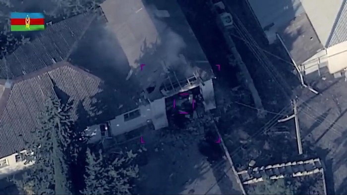 Tổ hợp có khả năng xử lý đồng thời 48 mục tiêu, theo dõi 10 và tiêu diệt được 4 đối tượng cùng lúc; bám bắt được mục tiêu có tốc độ di chuyển 700 m/s ở khoảng cách lên tới 32 km.