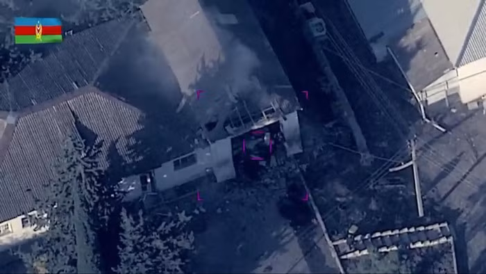 Tổ hợp có khả năng xử lý đồng thời 48 mục tiêu, theo dõi 10 và tiêu diệt được 4 đối tượng cùng lúc; bám bắt được mục tiêu có tốc độ di chuyển 700 m/s ở khoảng cách lên tới 32 km.