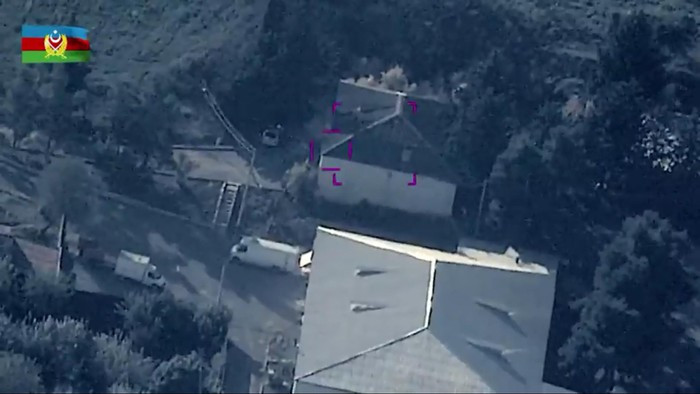 “Đánh giá qua video được trình bày, hệ thống tên lửa phòng không Tor-M2KM thực tế không nhận thấy mục tiêu mà đáng lẽ ra nó được phát triển để chống lại", một nhà phân tích của Avia-pro cho biết.