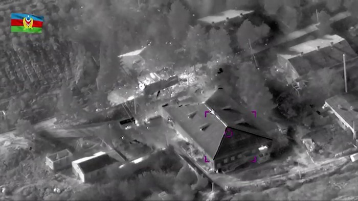 Cần nhắc lại rằng không chỉ tên lửa phòng không, trước đó tổ hợp tác chiến điện tử Repellent được quảng cáo là "chuyên chống UAV" cũng bị chính chiếc Bayraktar TB2 này phá hủy trên chiến trường.