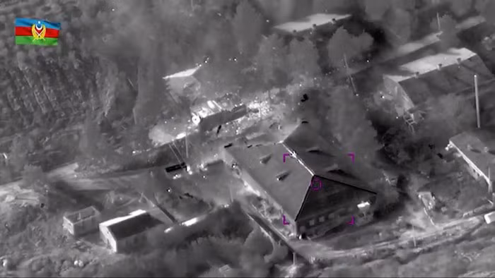 Cần nhắc lại rằng không chỉ tên lửa phòng không, trước đó tổ hợp tác chiến điện tử Repellent được quảng cáo là "chuyên chống UAV" cũng bị chính chiếc Bayraktar TB2 này phá hủy trên chiến trường.