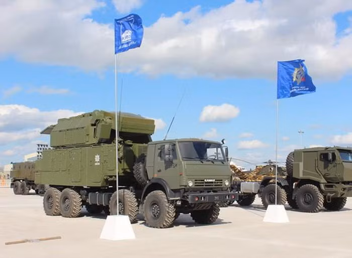 Quân đội phòng thủ Nagorno-Karabakh không có vũ khí như vậy trong biên chế. Nhưng phía Armenia quyết định cung cấp chúng để chống lại tiêm kích và máy bay không người lái của Azerbaijan.