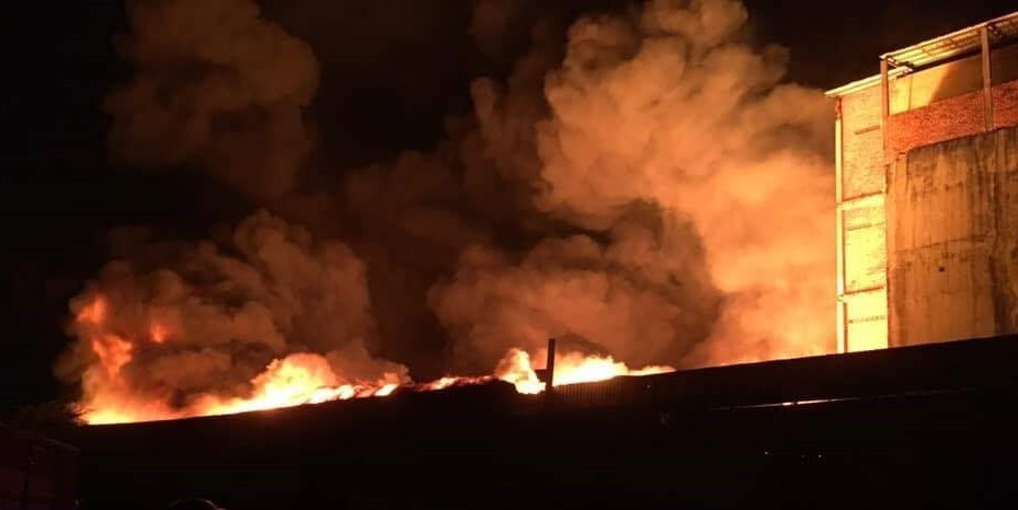 TPHCM: Chay kho dau hang tram canh sat dap lua xuyen dem