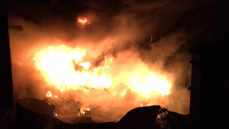 Lãnh đạo Phòng Cảnh sát PCCC - Cứu hộ - Cứu nạn Công an TP HCM cho biết, lực lượng Cảnh sát PCCC nhận được tin báo lúc 20h31, khi lực lượng cảnh sát PCCC đến nơi ghi nhận ngọn lửa bùng lên dữ dội.