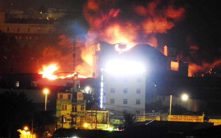 Sau khi triển khai các lực lượng, phương tiện cảnh sát PCCC đã khống chế đám cháy vào lúc 23h5 và dập tắt hoàn toàn vào lúc 23h30.