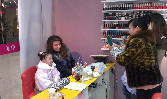 Ngay cả một người châu Âu tóc đen cũng có thể cảm thấy như một ngôi sao ở đây. 