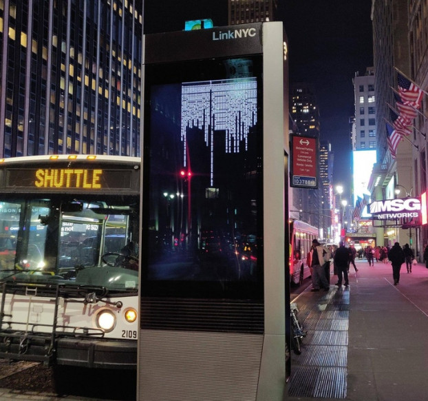 Đoạn code chạy trên màn hình bị lỗi trông như những tòa cao ốc trong thành phố